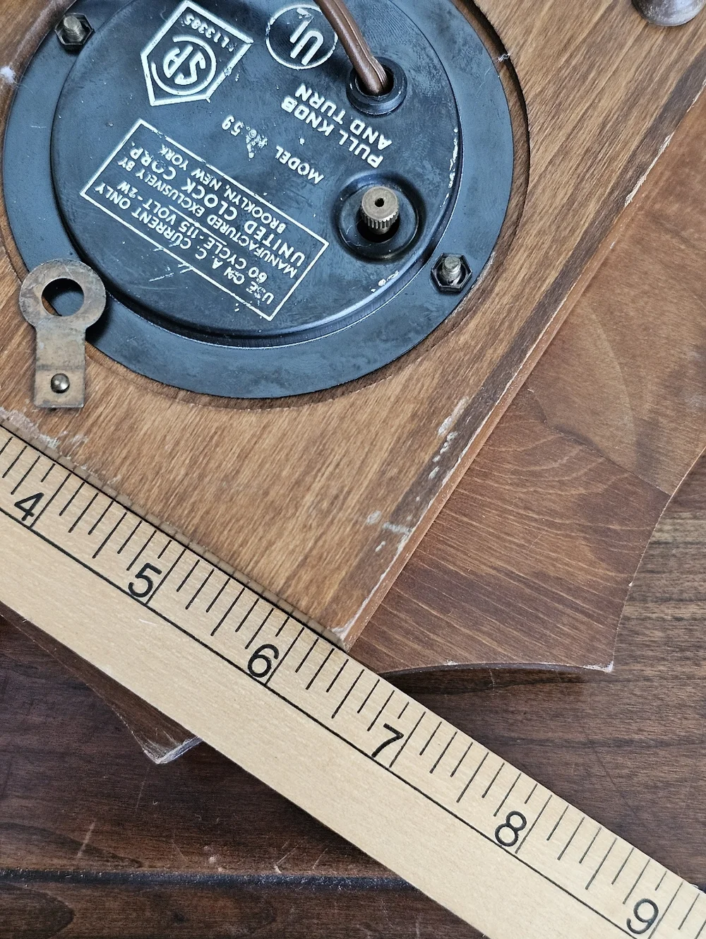 Vintage 60's United Wall Clock Wood Mid Century Roman Numeral Pendulum USA
